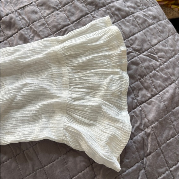 Sancuary lightweight gauze White Women's flutter Top - Picture 6 of 7